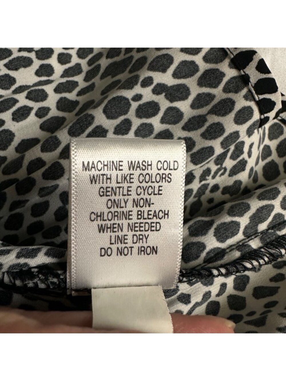 Apt. 9 Womens Black & White Animal Print Button-Up Shirt Size Large Long Sleeves - Picture 3 of 7